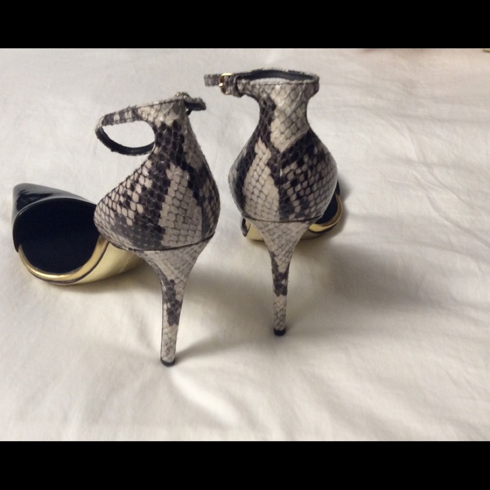 Stella McCartney black patent pump